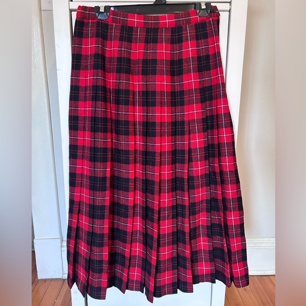 Pendleton women’s size 10 vintage 100% wool tartan plaid skirt red and black